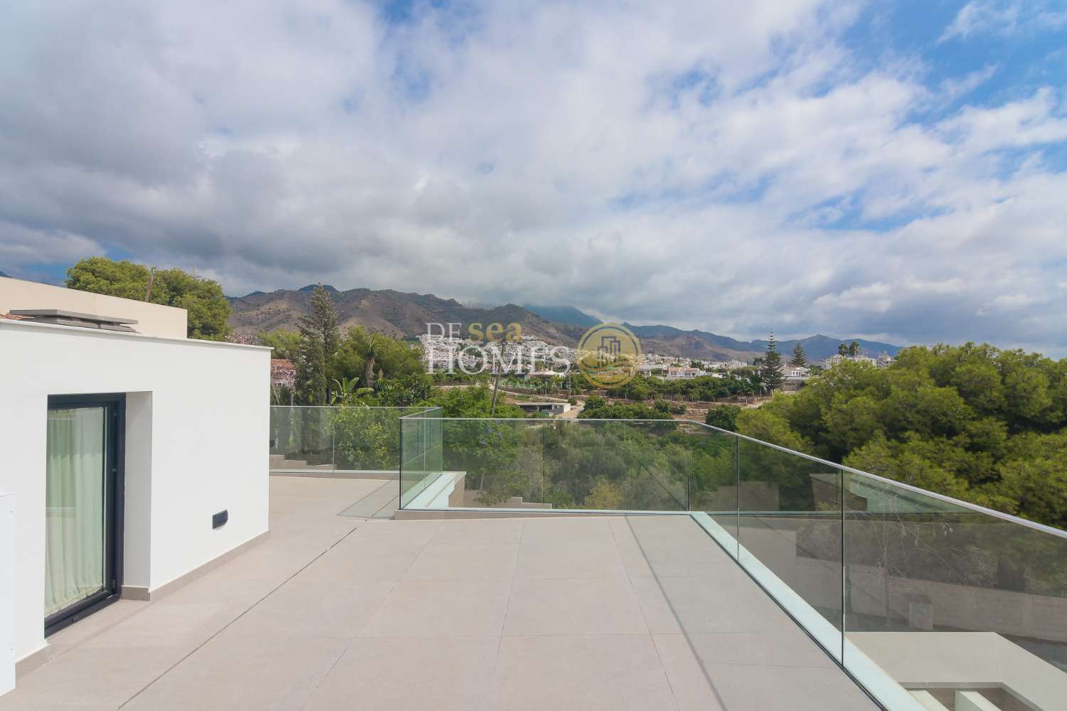 Ultra-modern villa with garage and private pool in Nerja