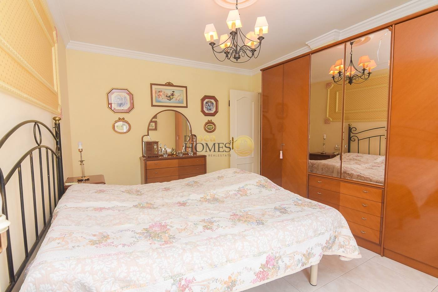 Amplio piso de 4 dormitorios en venta en Nerja
