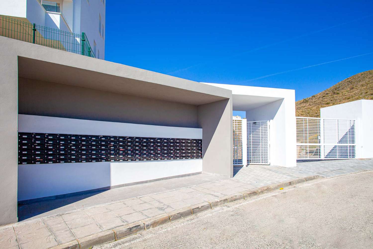 Lägenhet till salu på torroxkusten med vacker havsutsikt, garage och gemensam pool