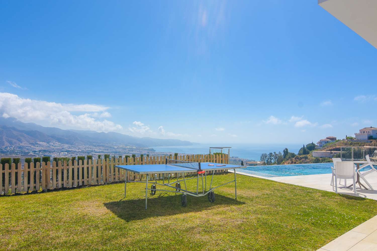 villa independiente con panorámicas vistas al mar