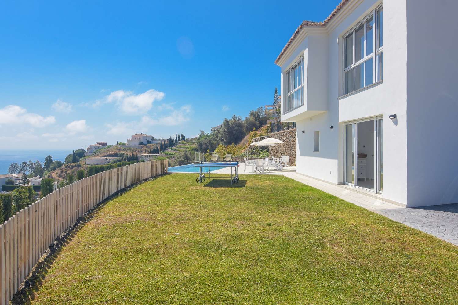 villa independiente con panorámicas vistas al mar