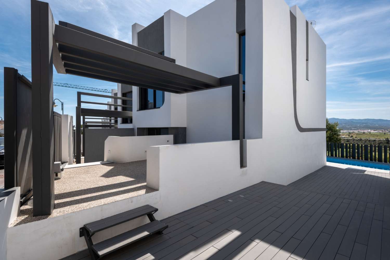 Neues Projekt moderner Doppelhaushälften mit Blick auf den Golfplatz