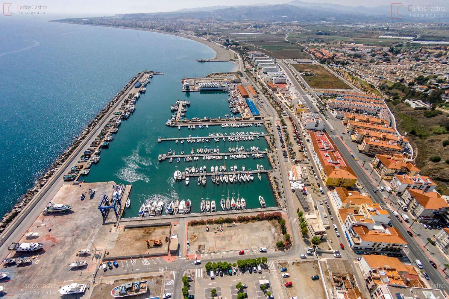 Nuovo progetto di villette bifamiliari moderne con vista sul campo da golf