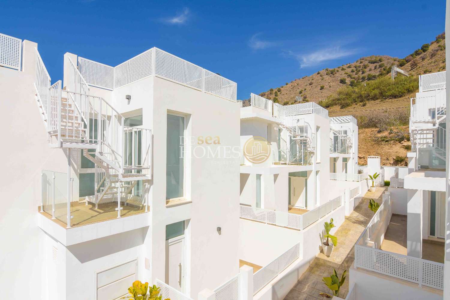 Newly built houses with private pools for sale in Nerja