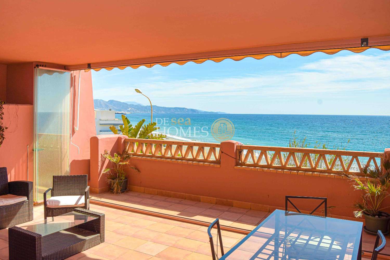 Apartamento único con increíbles vistas al mar en la lujosa urbanización punta del faro