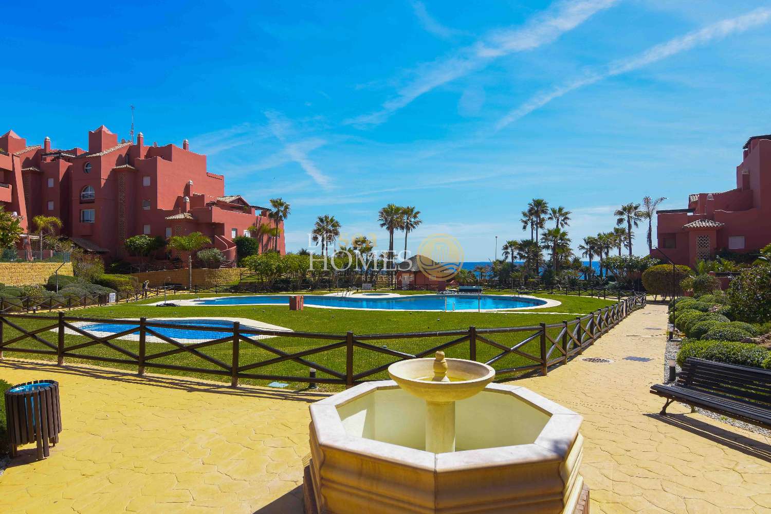 Apartamento único con increíbles vistas al mar en la lujosa urbanización punta del faro