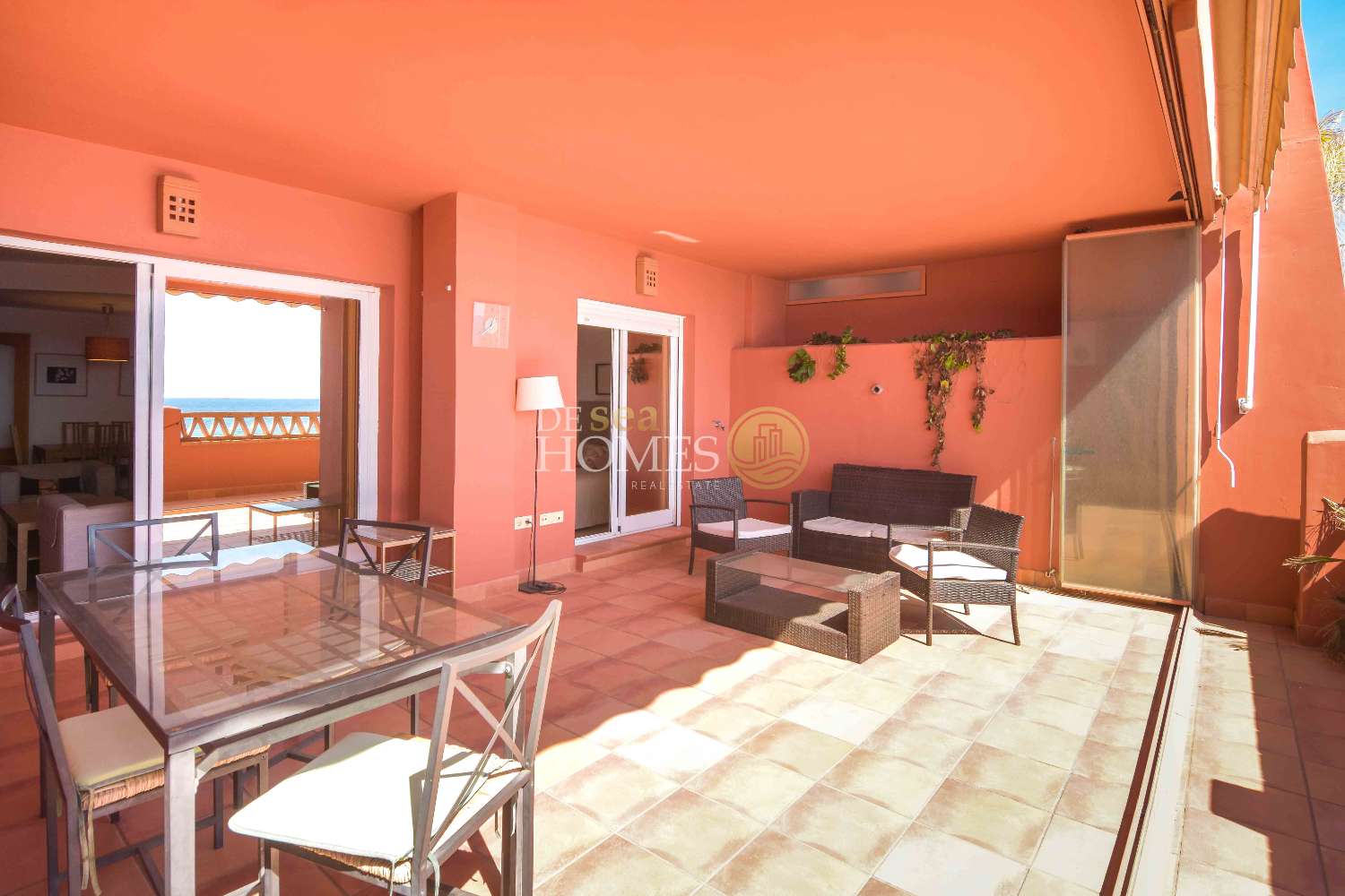 Apartamento único con increíbles vistas al mar en la lujosa urbanización punta del faro