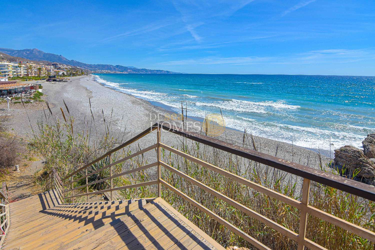 Apartamento único con increíbles vistas al mar en la lujosa urbanización punta del faro