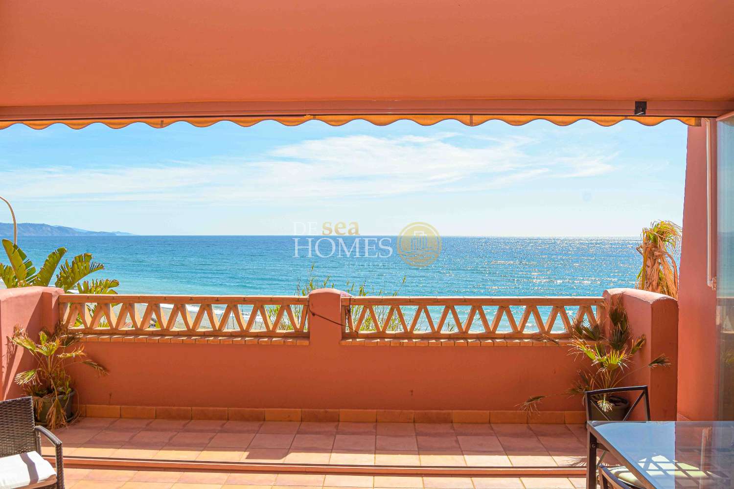 Apartamento único con increíbles vistas al mar en la lujosa urbanización punta del faro