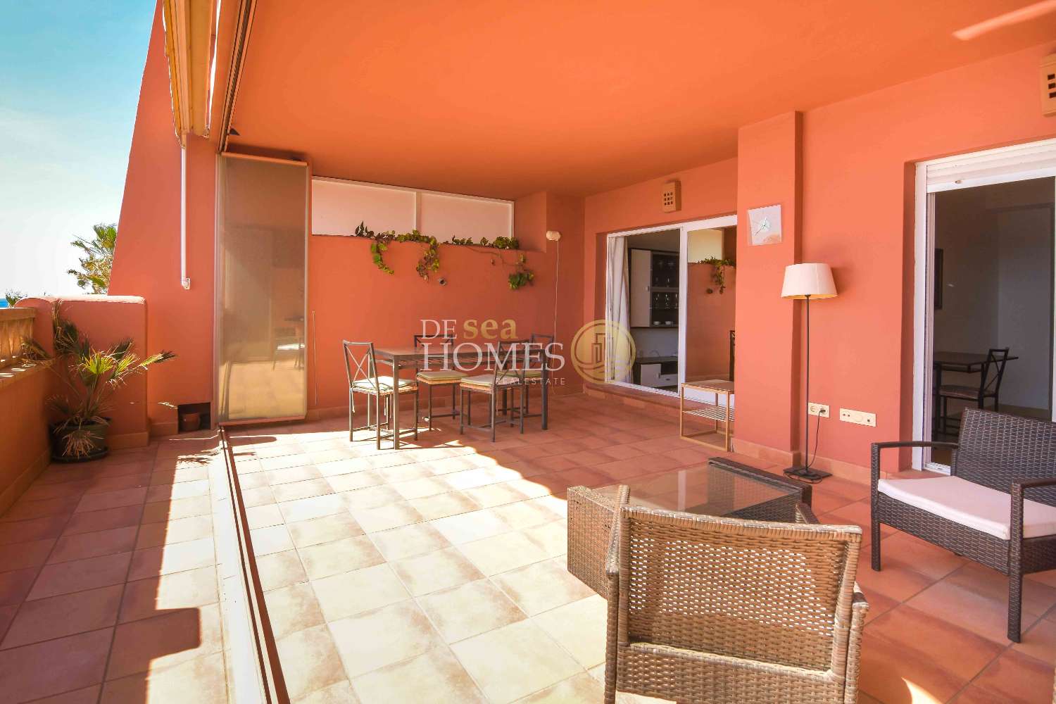 Apartamento único con increíbles vistas al mar en la lujosa urbanización punta del faro