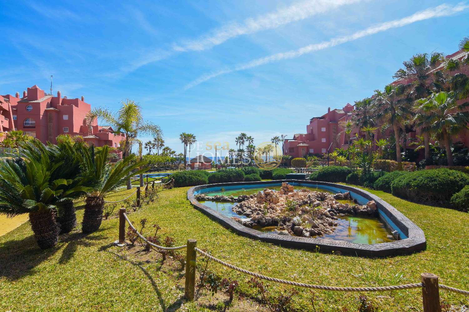 Apartamento único con increíbles vistas al mar en la lujosa urbanización punta del faro