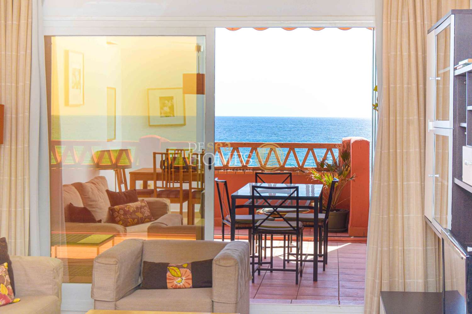 Apartamento único con increíbles vistas al mar en la lujosa urbanización punta del faro