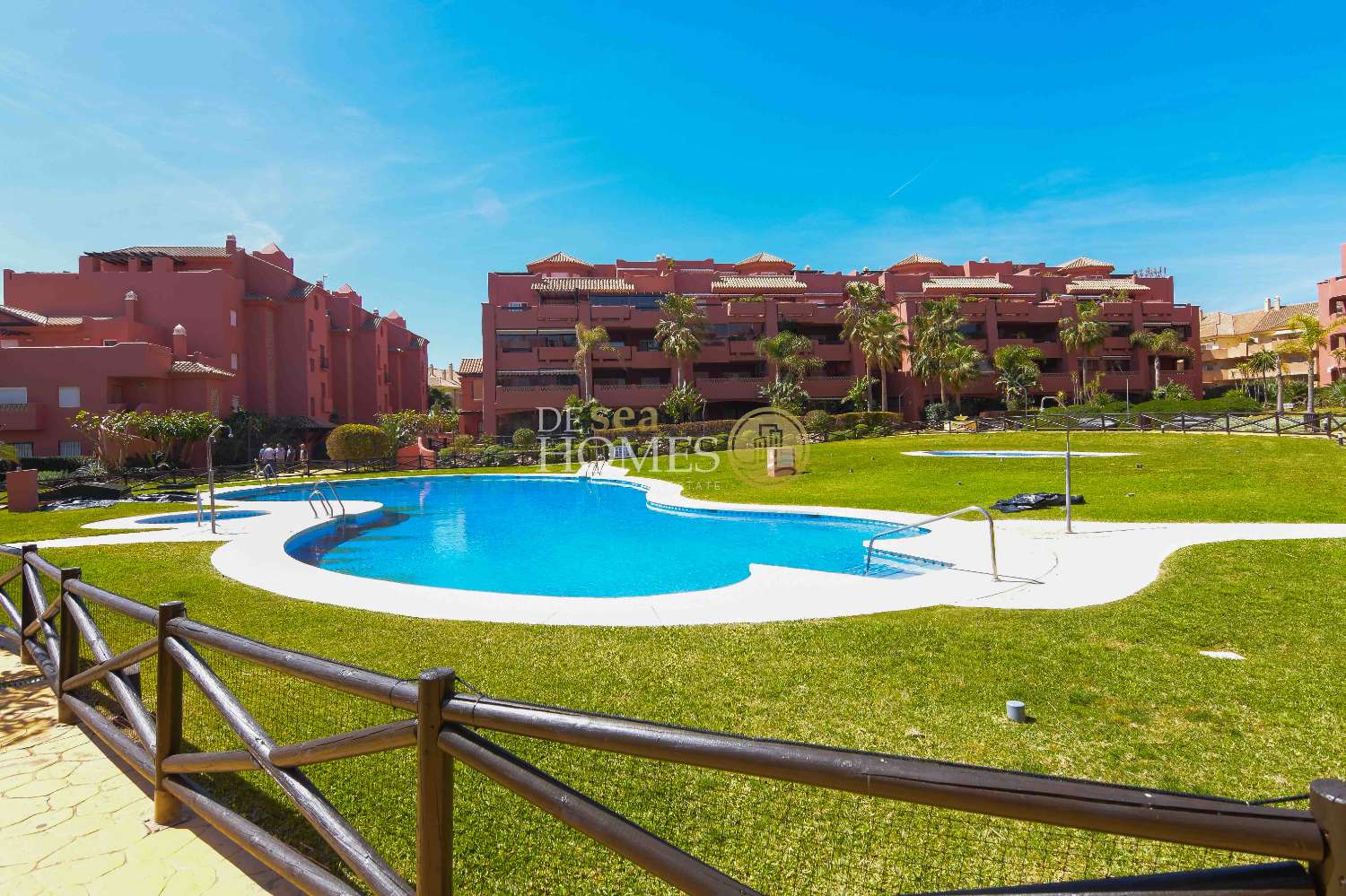 Apartamento único con increíbles vistas al mar en la lujosa urbanización punta del faro