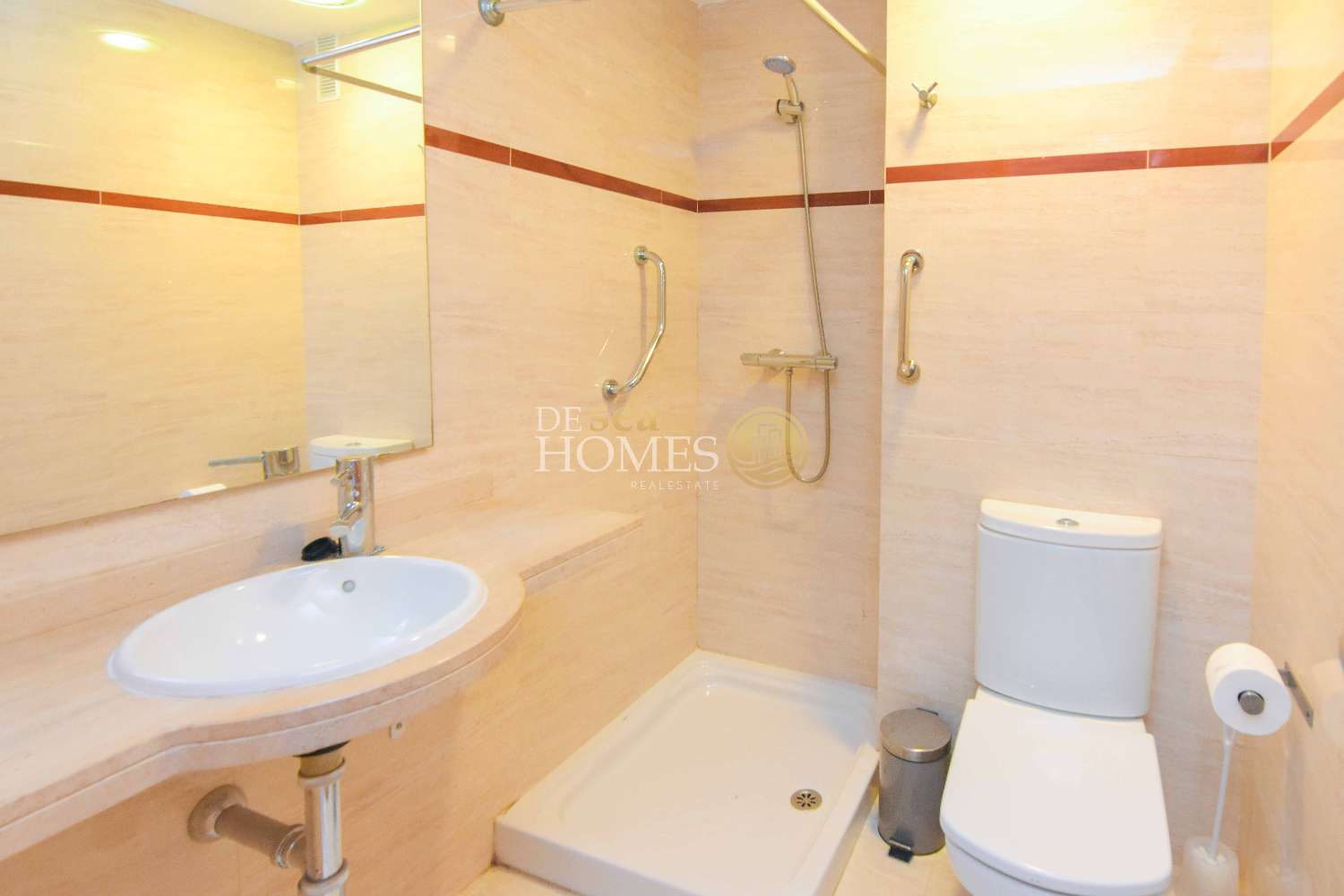 Apartamento único con increíbles vistas al mar en la lujosa urbanización punta del faro