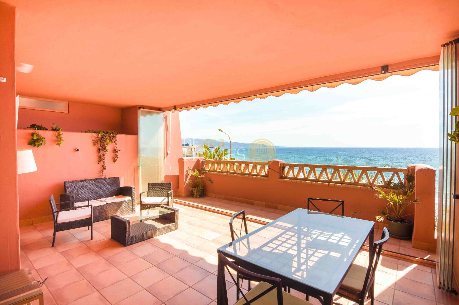 Apartamento único con increíbles vistas al mar en la lujosa urbanización punta del faro