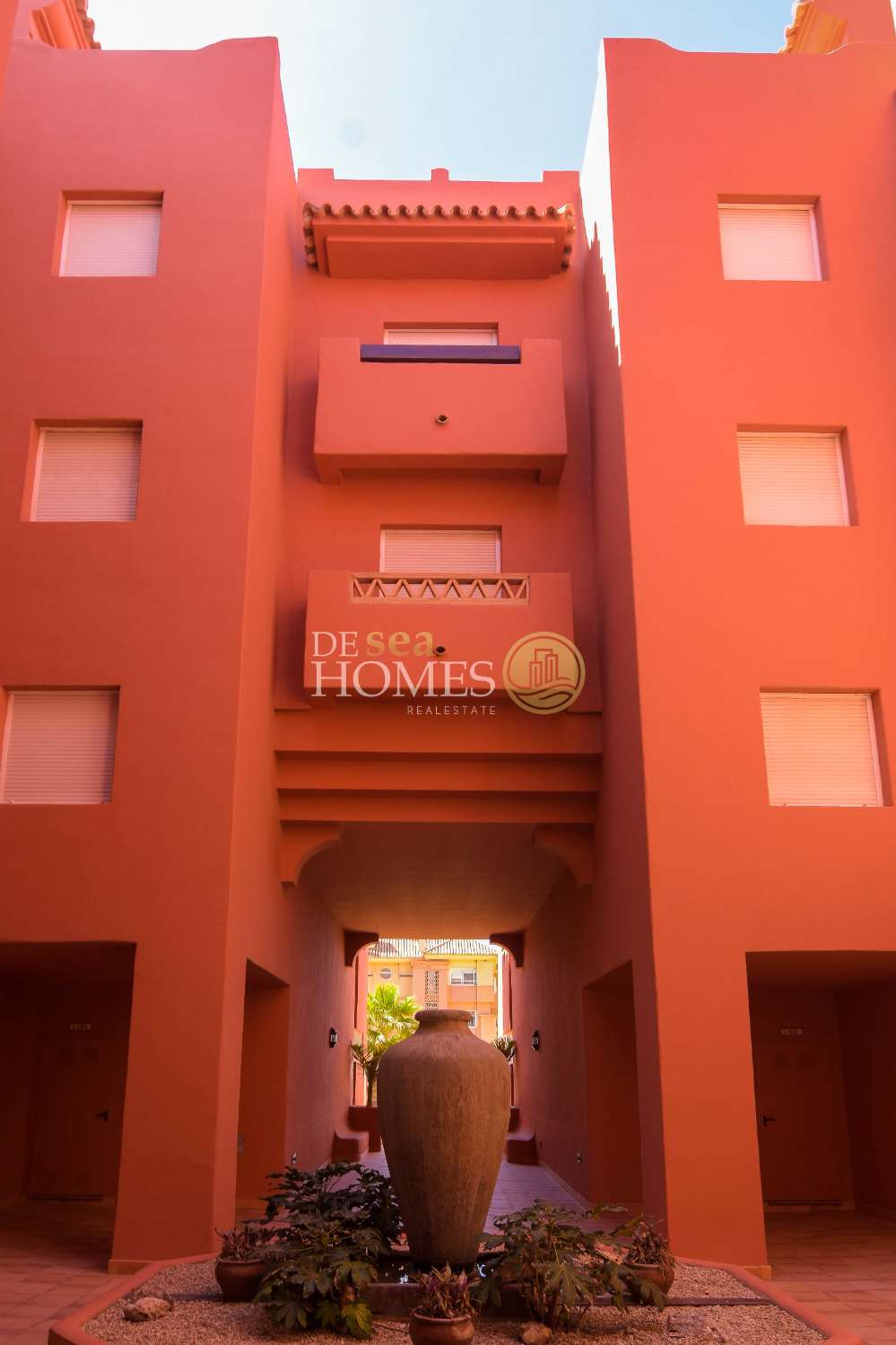 Apartamento único con increíbles vistas al mar en la lujosa urbanización punta del faro