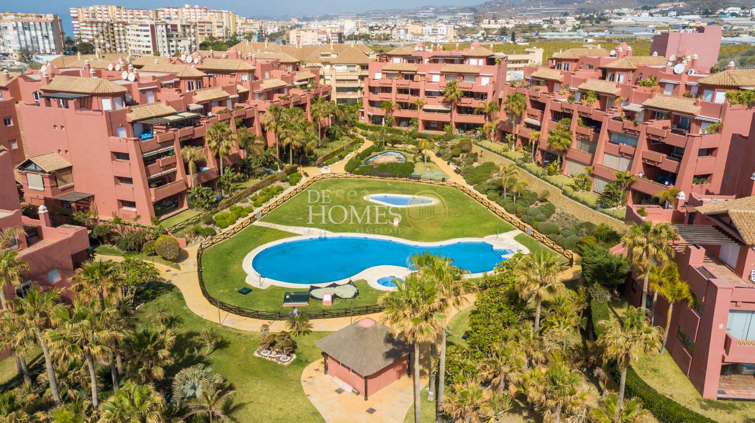 Apartamento único con increíbles vistas al mar en la lujosa urbanización punta del faro