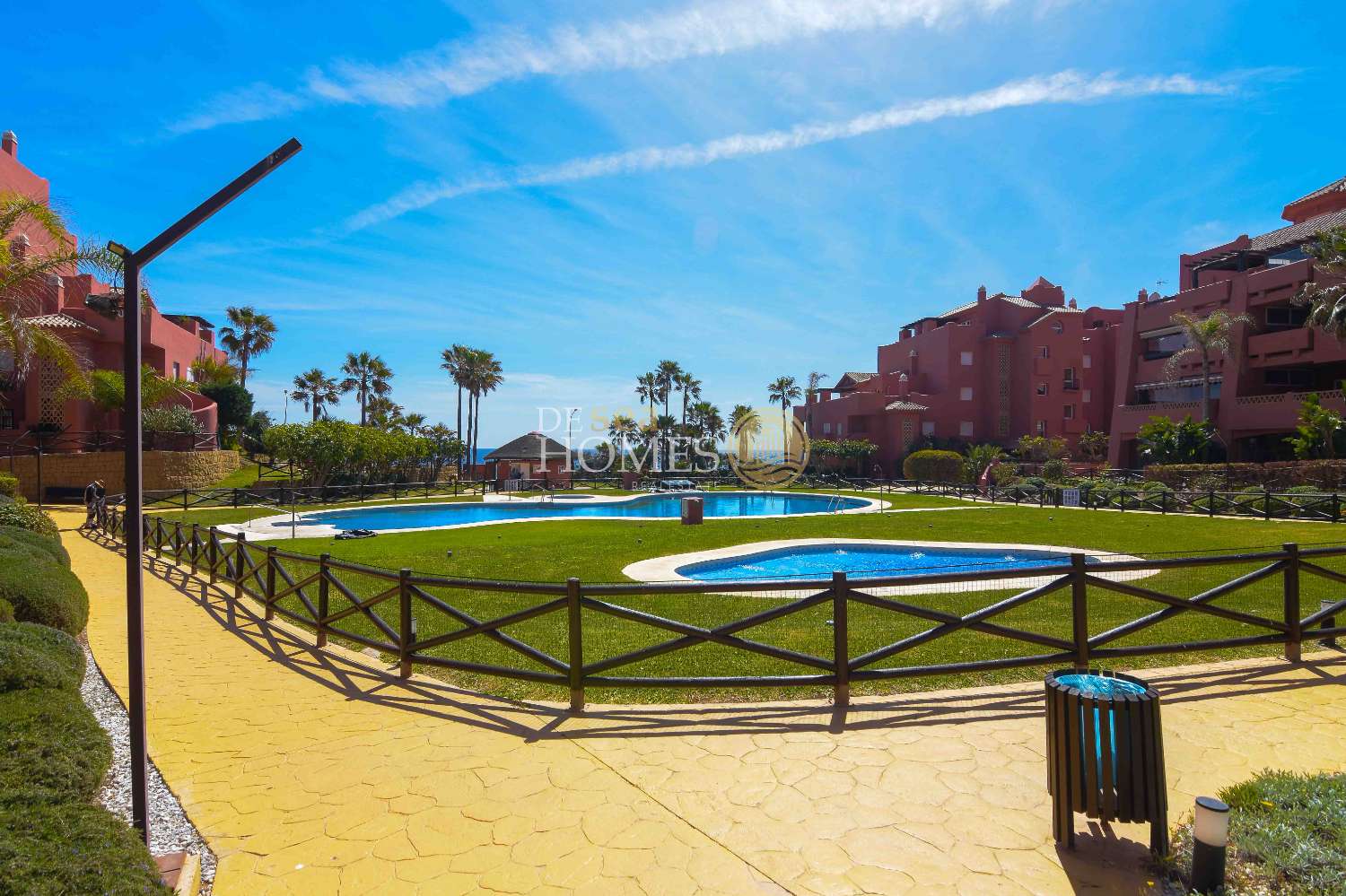 Apartamento único con increíbles vistas al mar en la lujosa urbanización punta del faro