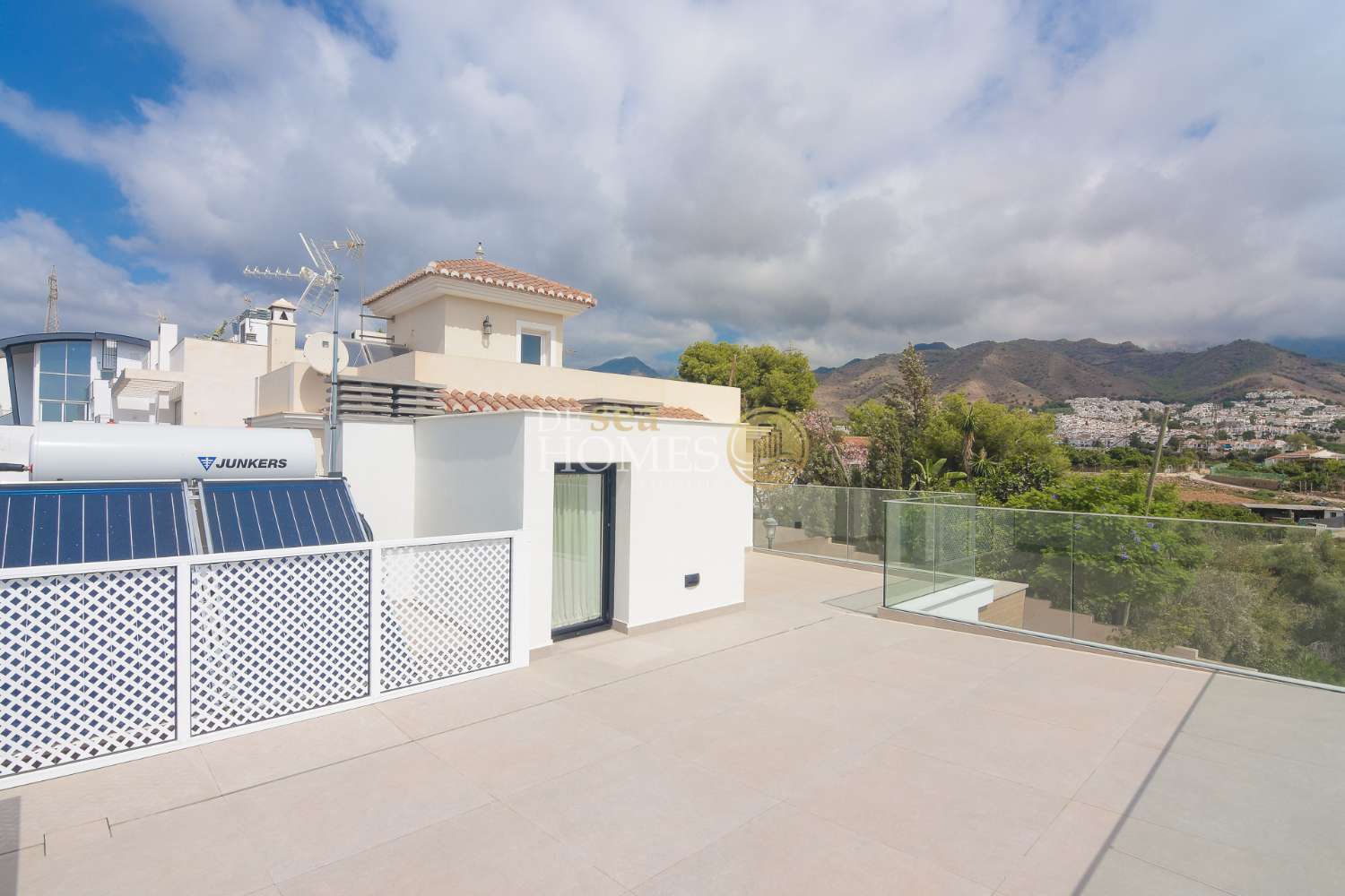 Ultramoderne villa met garage en privézwembad in Nerja