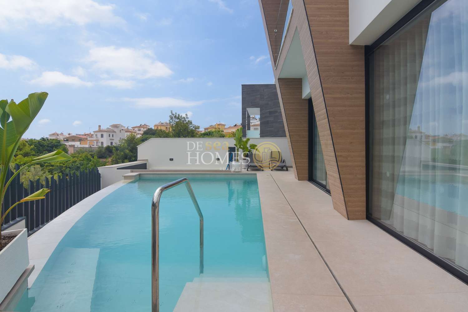 Ultramodern villa med garage och privat pool i Nerja