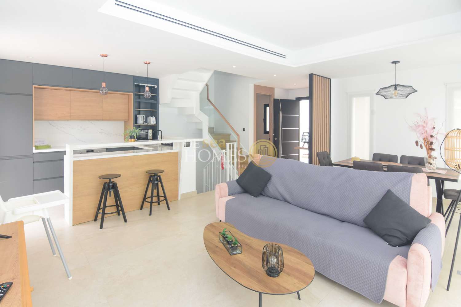 Villa ultramoderna con garaje y piscina privada en Nerja