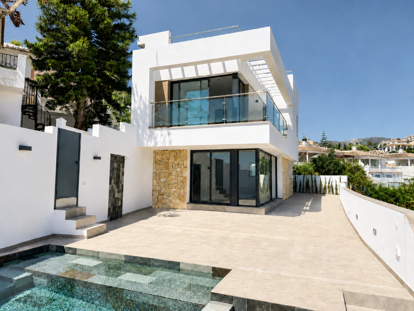 Villa de lujo con 3 dormitorios, vistas al mar y orientación sur