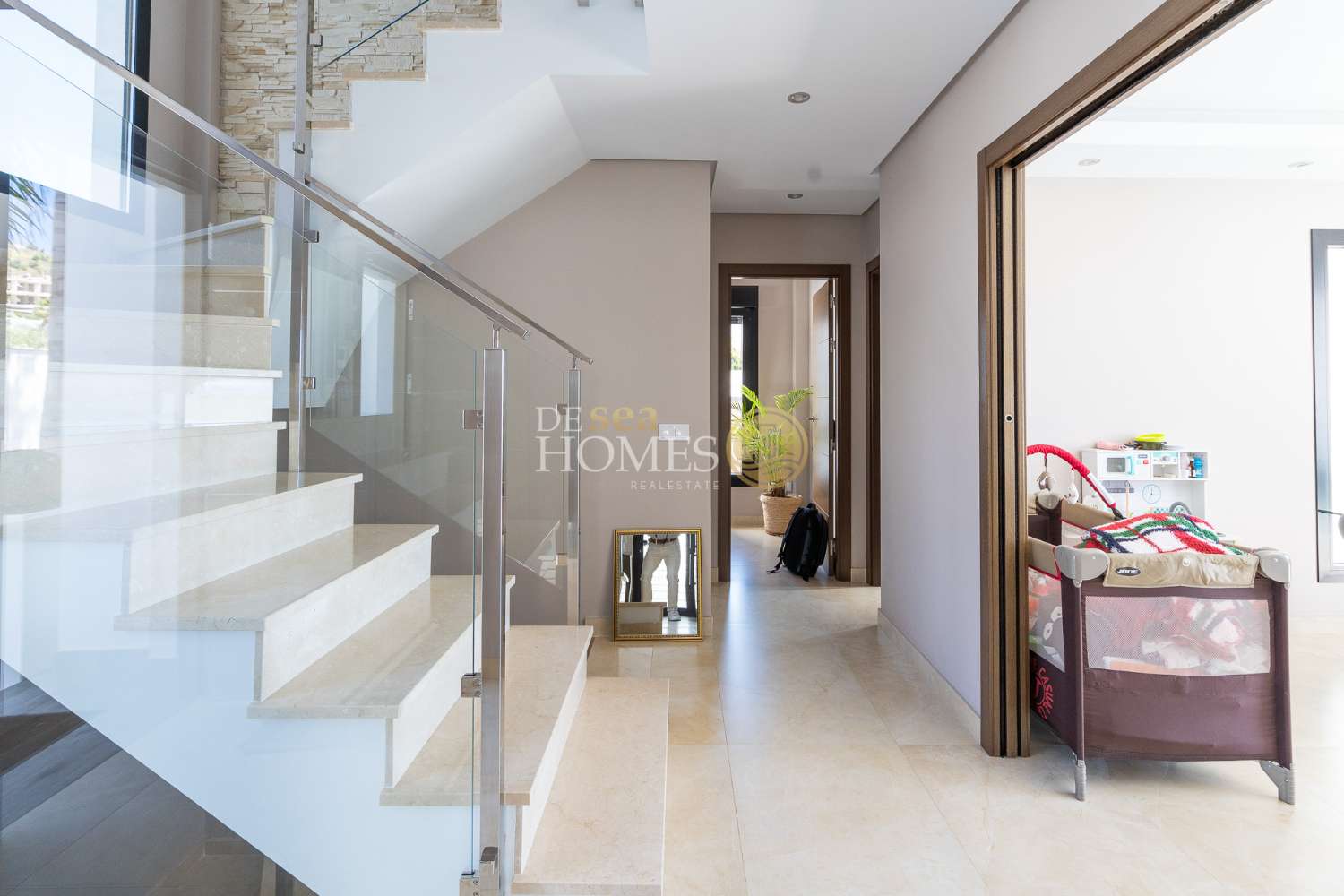 Villa Moderna con piscina en la mejor zona de Nerja