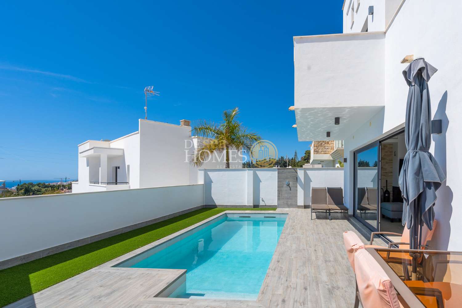 Villa Moderna con piscina en la mejor zona de Nerja