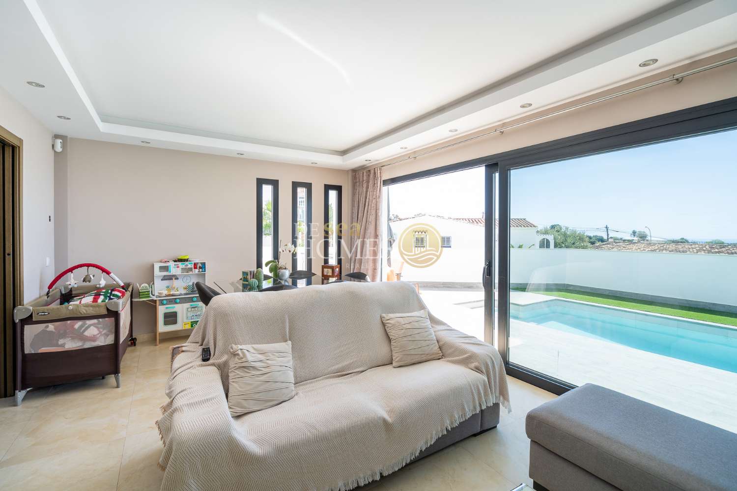 Villa Moderna con piscina en la mejor zona de Nerja