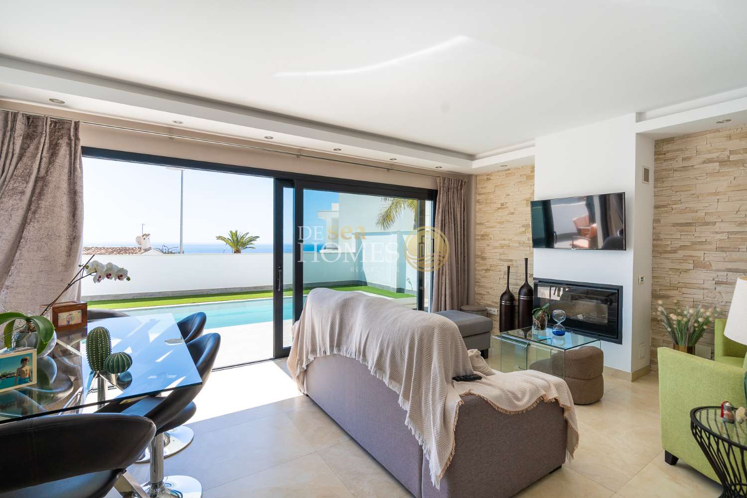 Villa Moderna con piscina en la mejor zona de Nerja