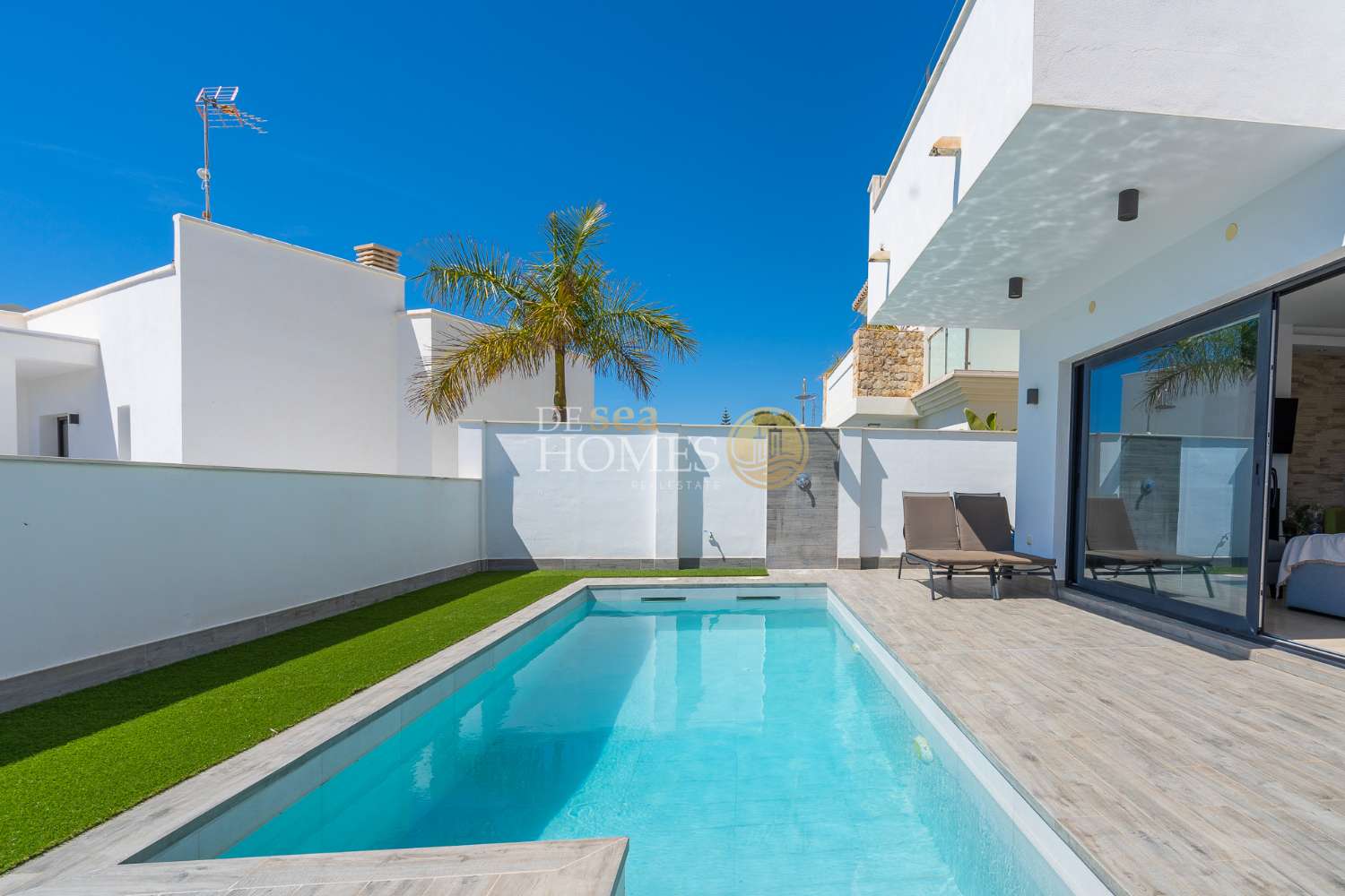 Villa Moderna con piscina en la mejor zona de Nerja