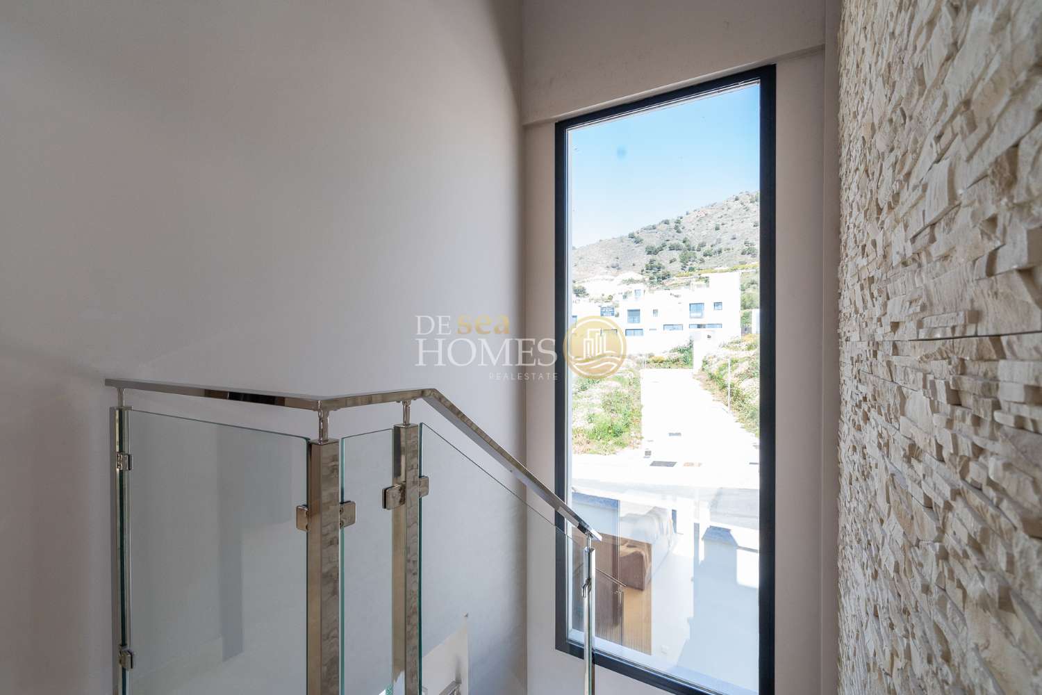 Villa Moderna con piscina en la mejor zona de Nerja