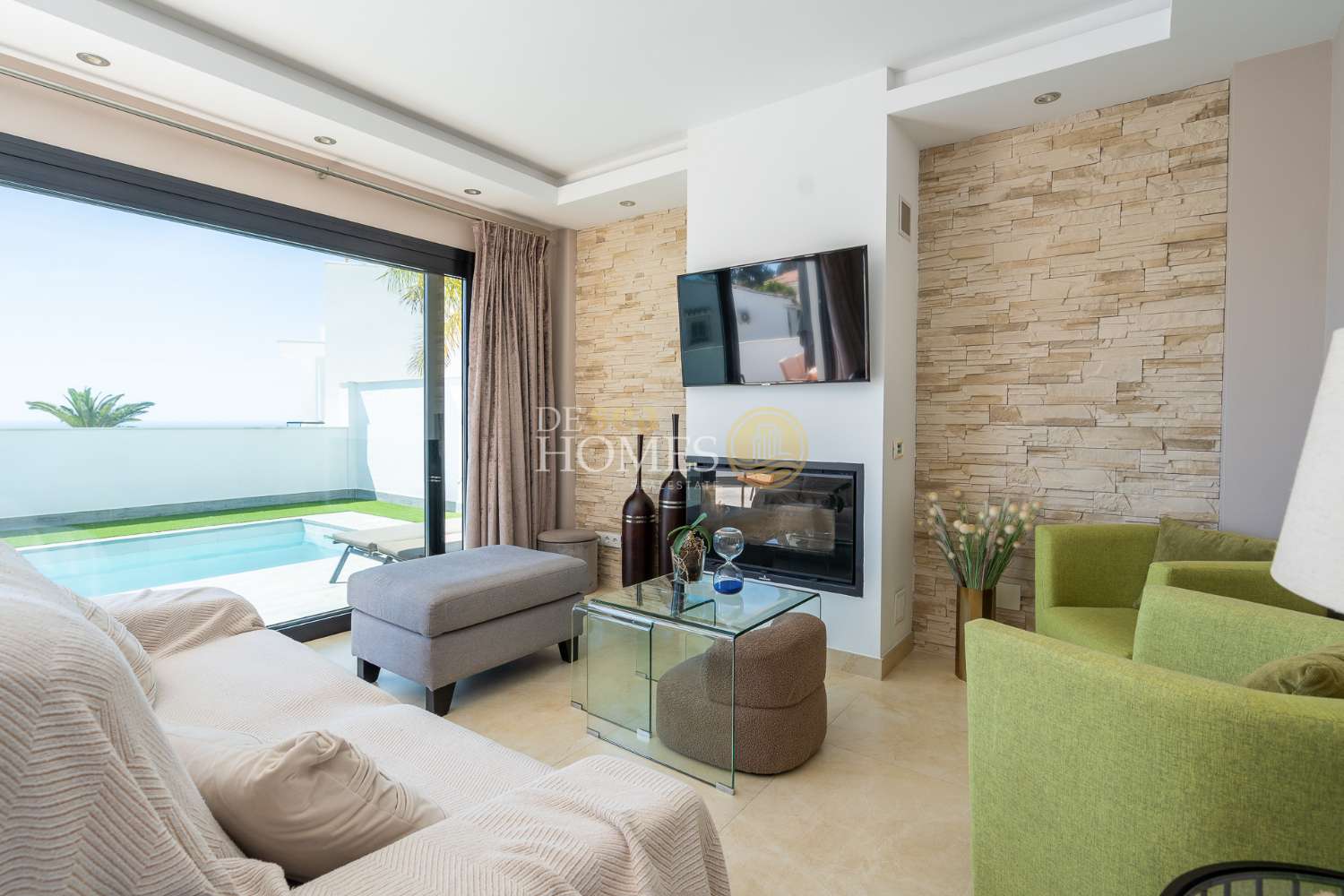 Villa Moderna con piscina en la mejor zona de Nerja
