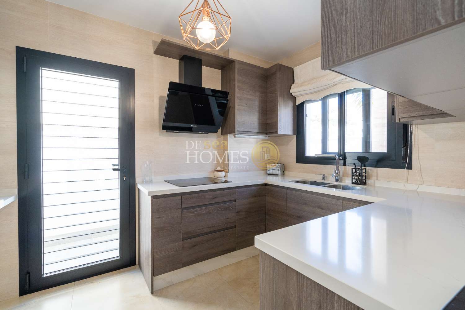 Villa Moderna con piscina en la mejor zona de Nerja