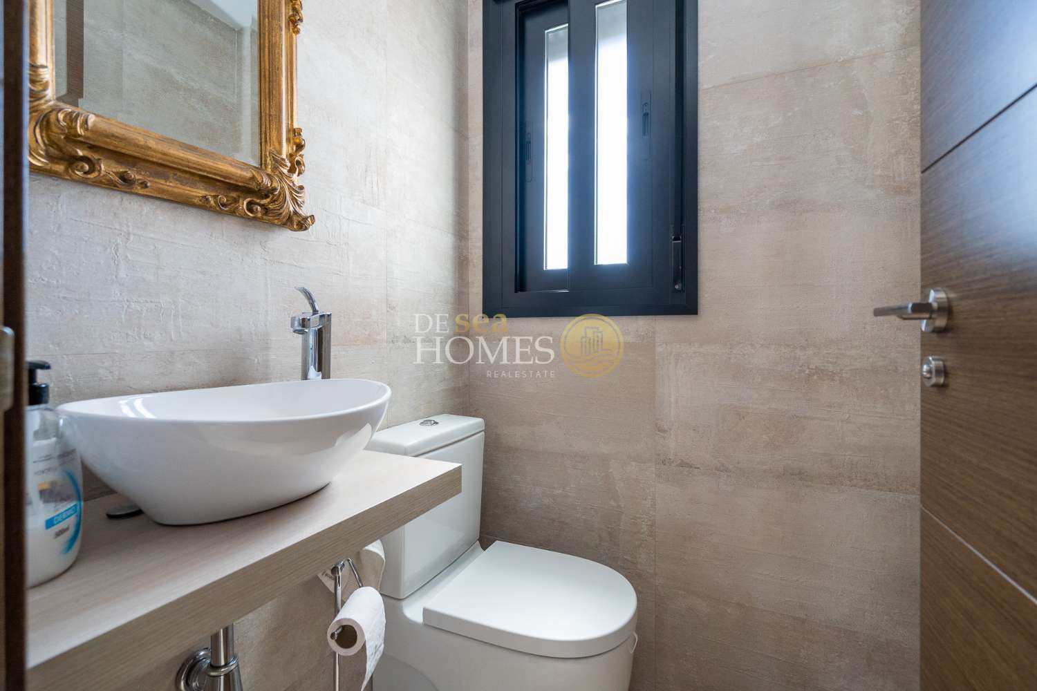 Villa Moderna con piscina en la mejor zona de Nerja