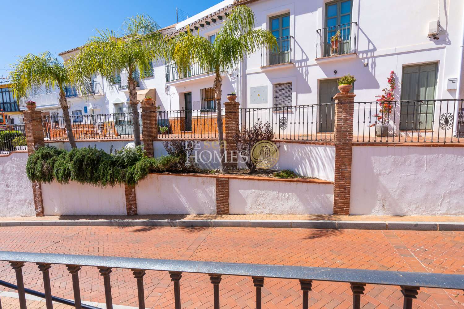 Casa con gran jardín y mucho potencial en el corazón de Maro