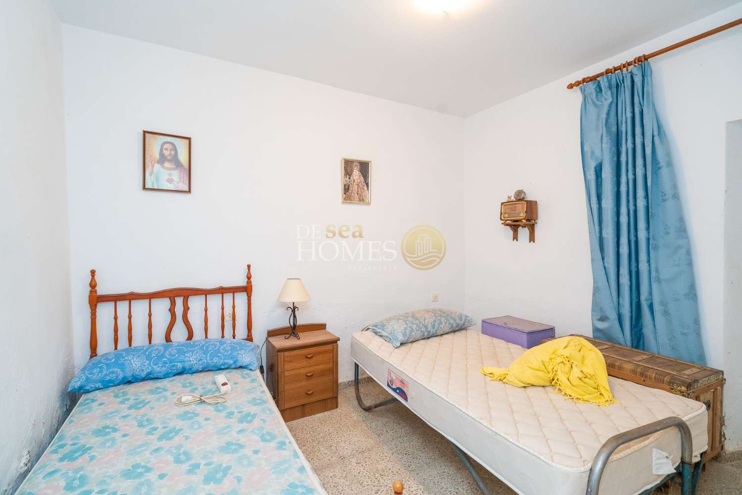 Casa con gran jardín y mucho potencial en el corazón de Maro