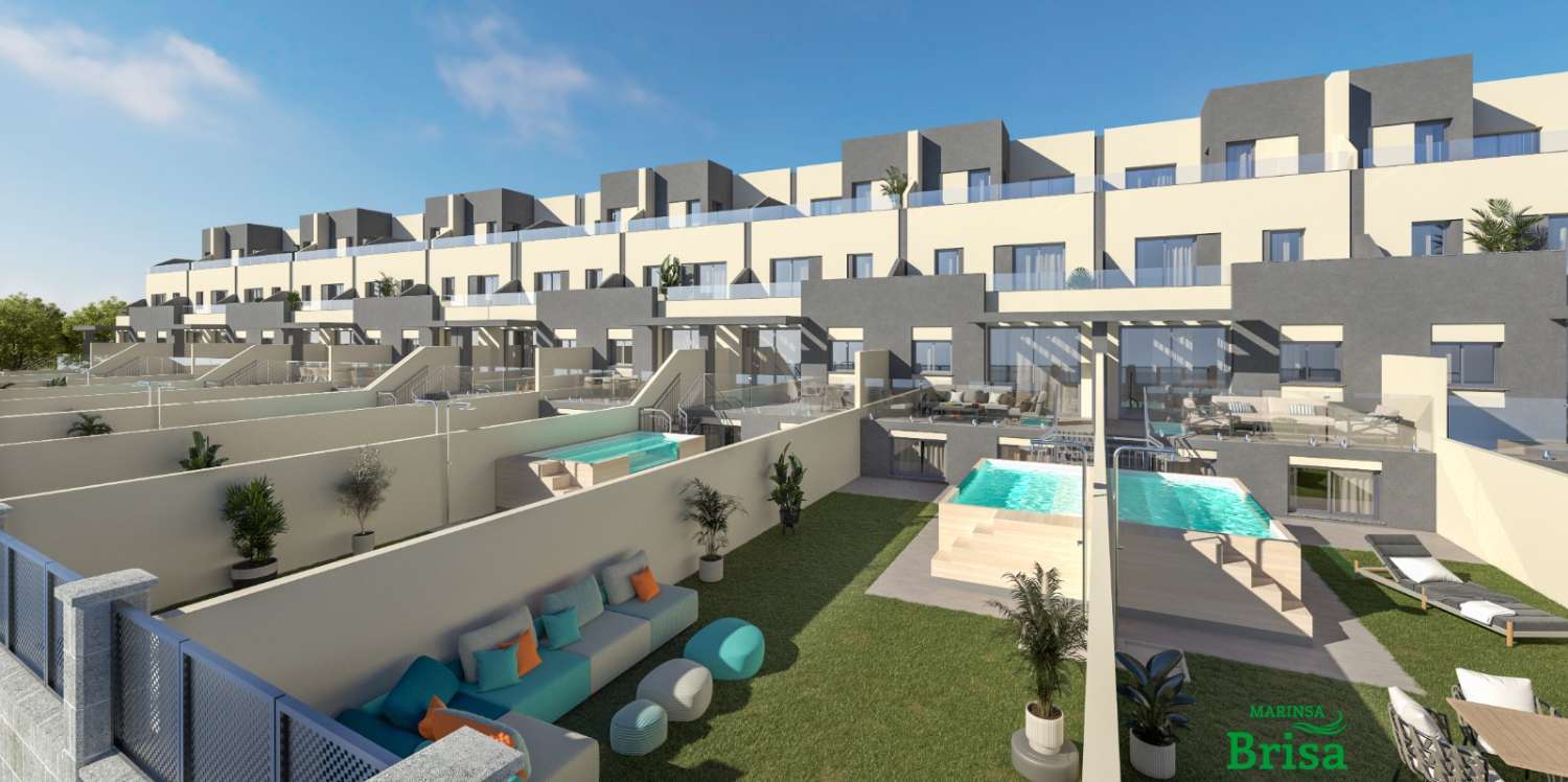 A pocos metros de la playa, piscina y garaje privados