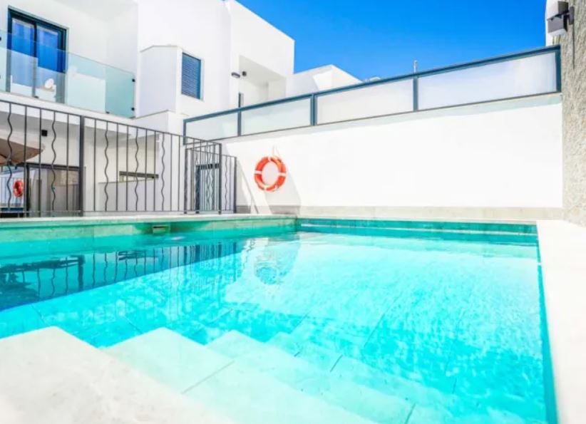 CASA MODERNA RECIEN CONSTURIDA EN NERJA