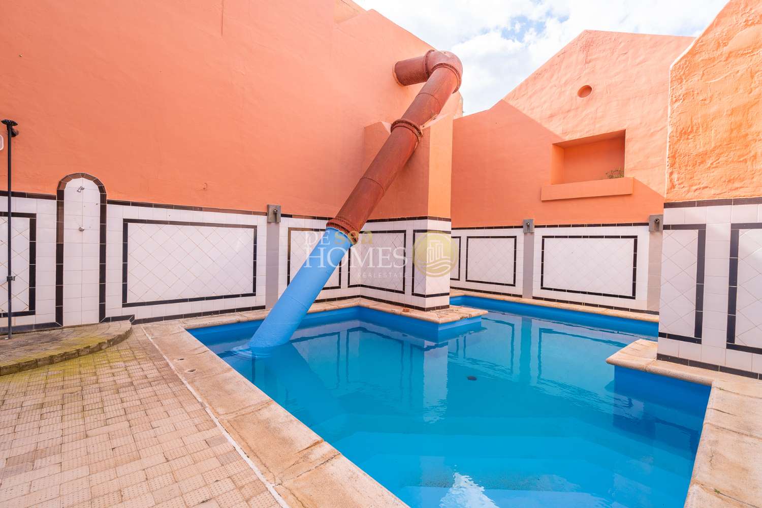 Gran complejo con piscina privada