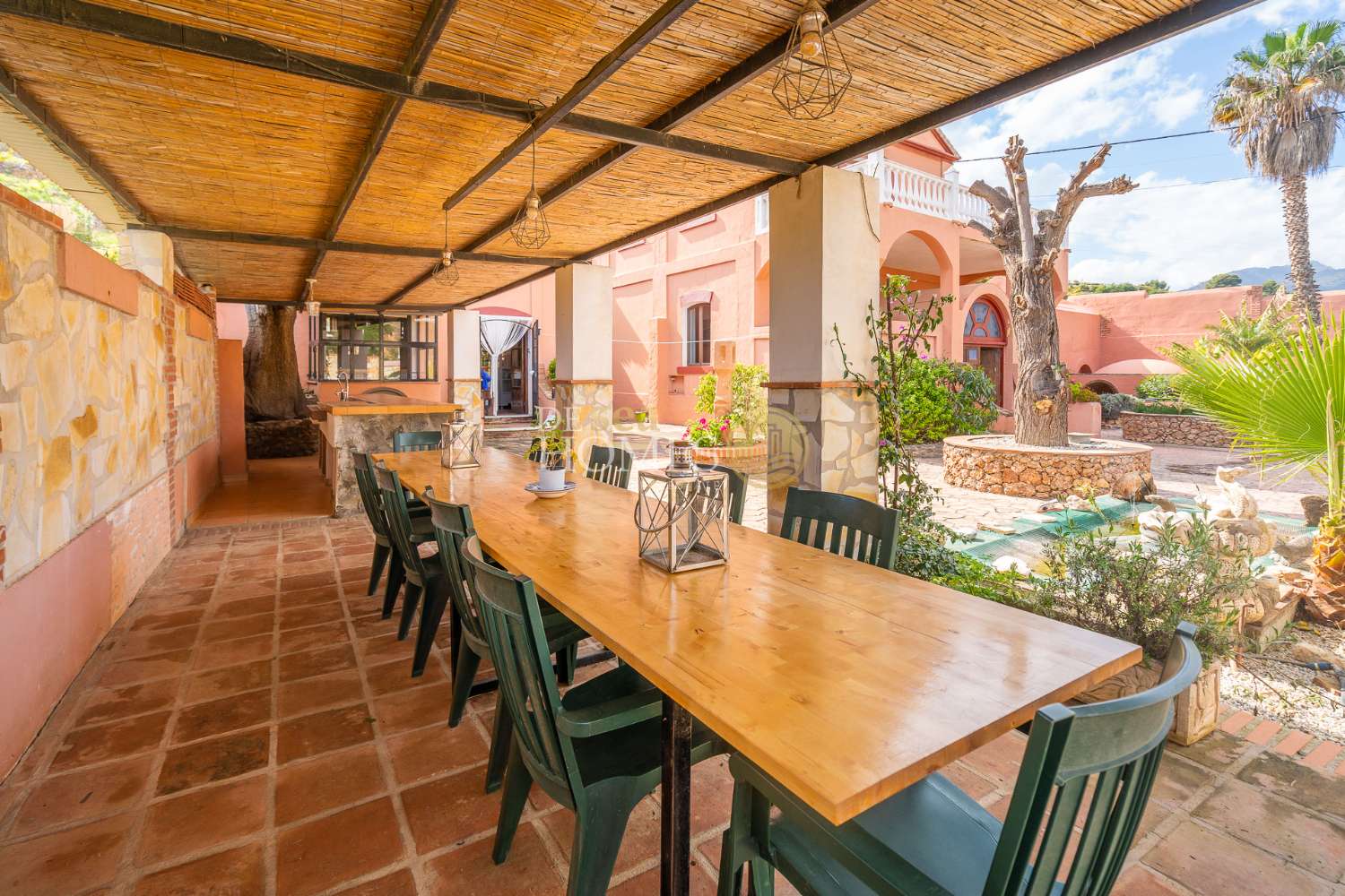 Gran complejo con piscina privada