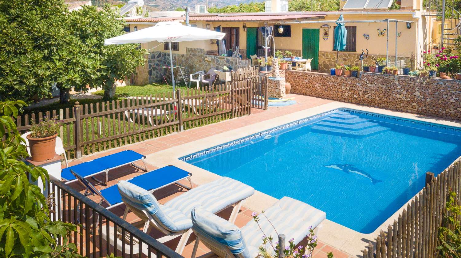 Landhaus mit Swimmingpool und Obstbäumen nur 1 km vom Zentrum von Nerja entfernt