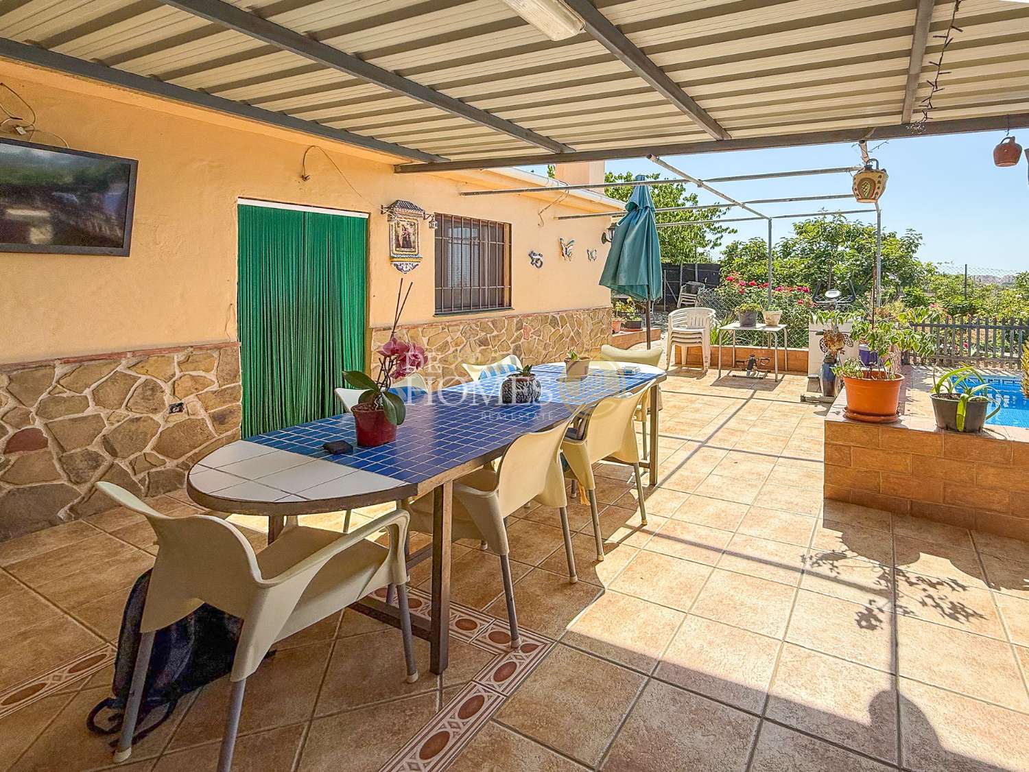 Landhaus mit Swimmingpool und Obstbäumen nur 1 km vom Zentrum von Nerja entfernt