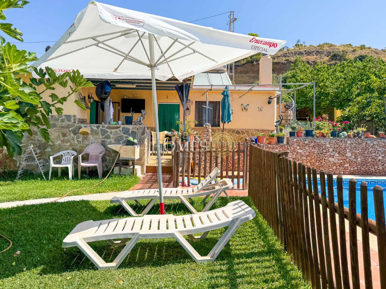 Landhaus mit Swimmingpool und Obstbäumen nur 1 km vom Zentrum von Nerja entfernt