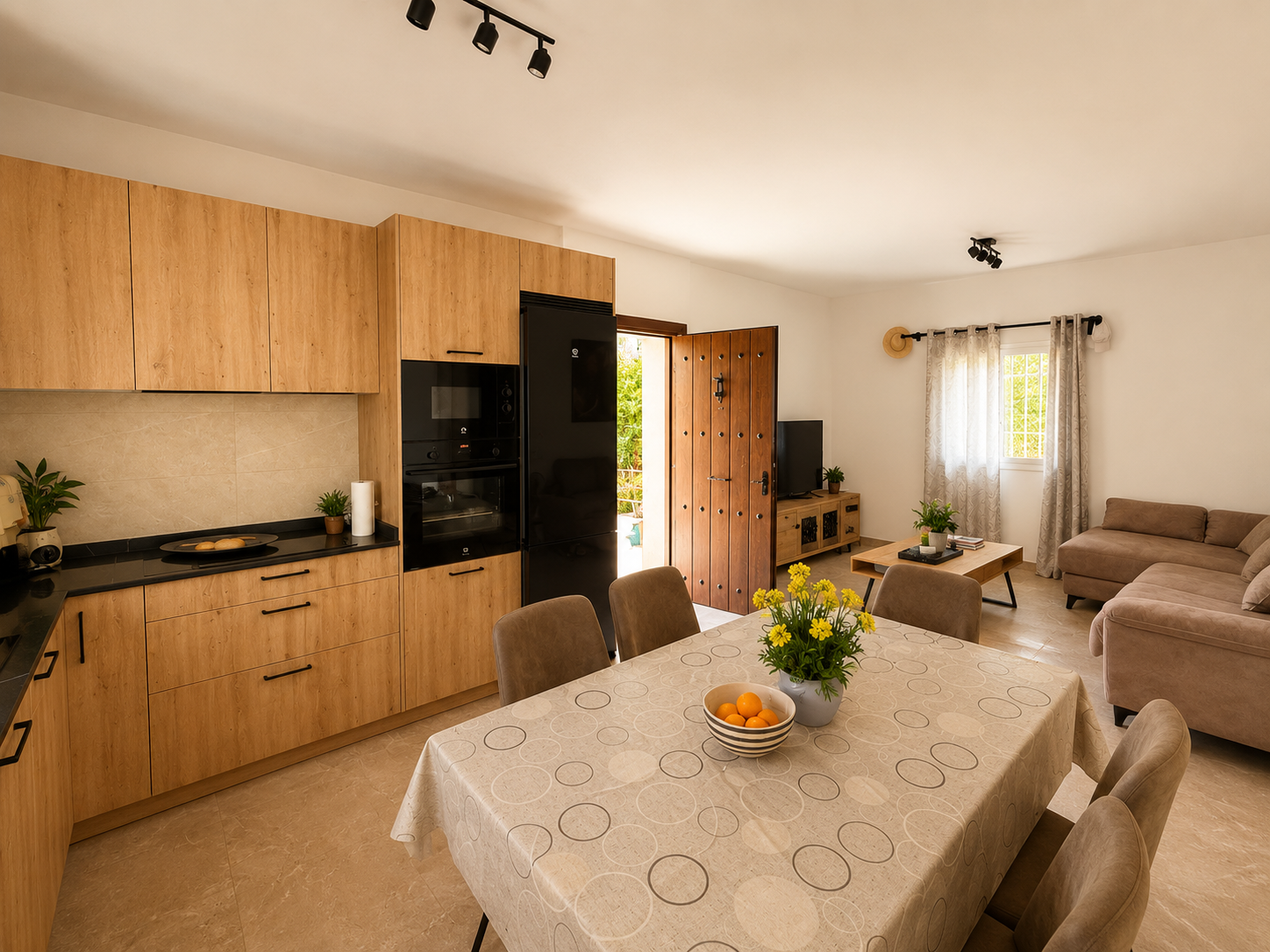 Fritliggende villa med pool til leje i Nerja