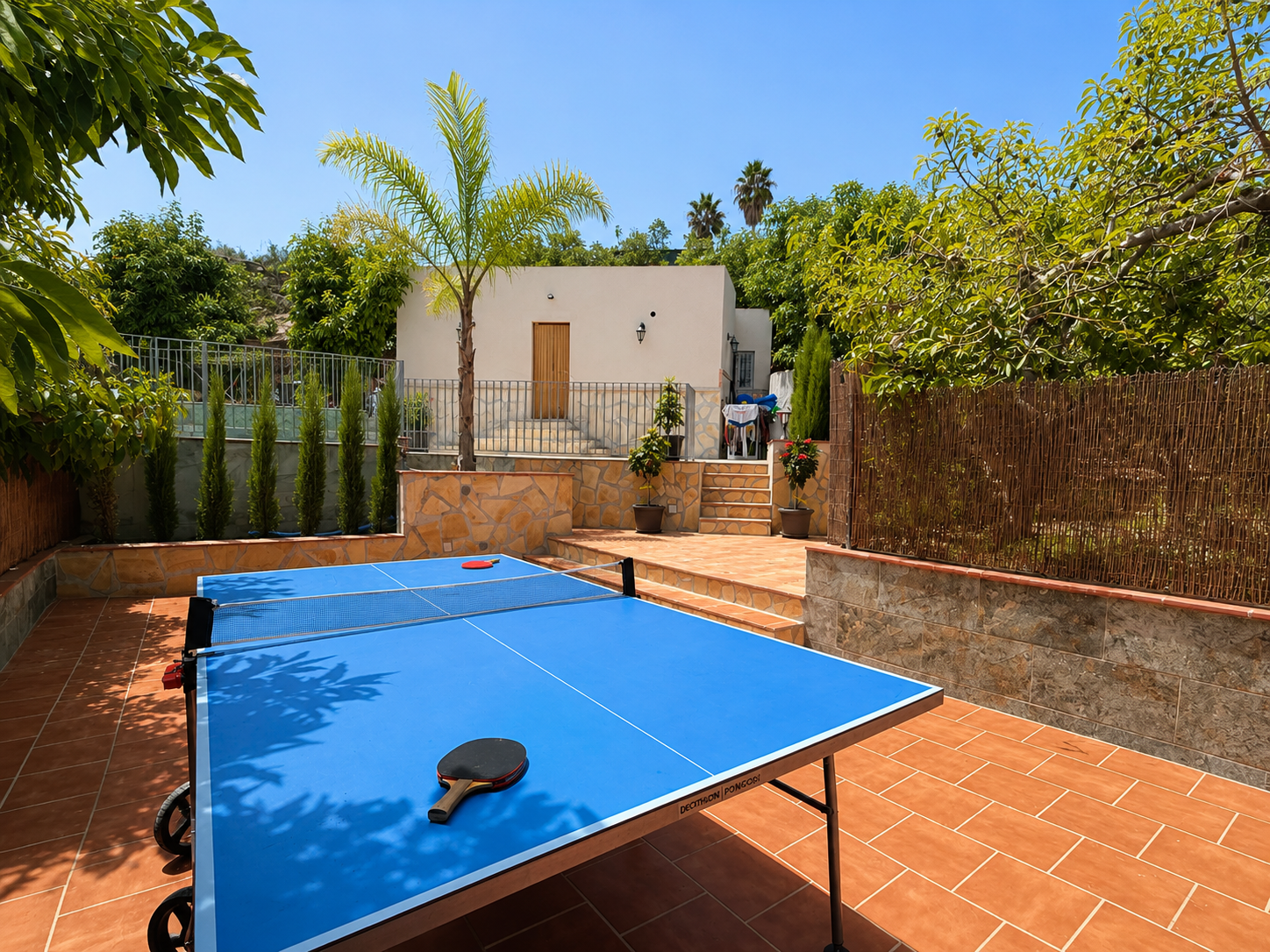 Fritliggende villa med pool til leje i Nerja
