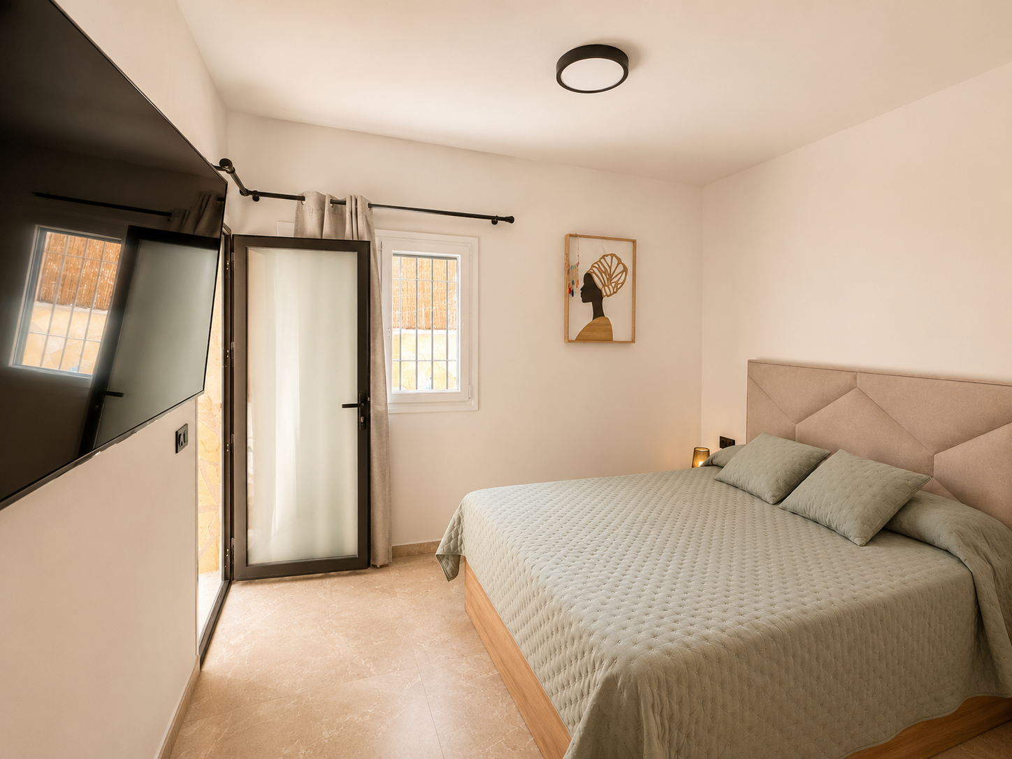 Fritliggende villa med pool til leje i Nerja