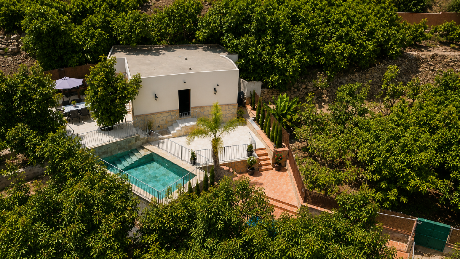 Fritliggende villa med pool til leje i Nerja