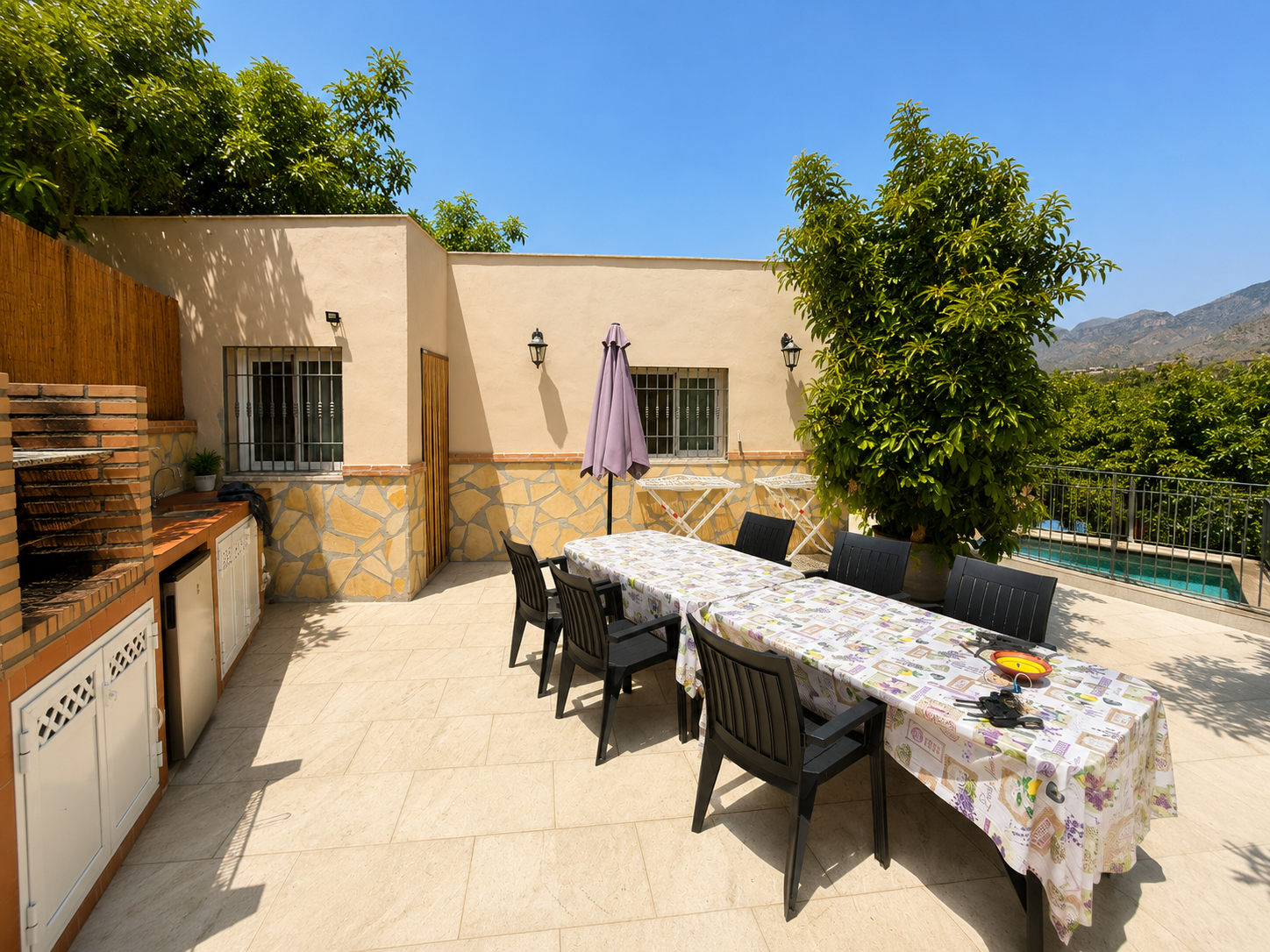 Fritliggende villa med pool til leje i Nerja