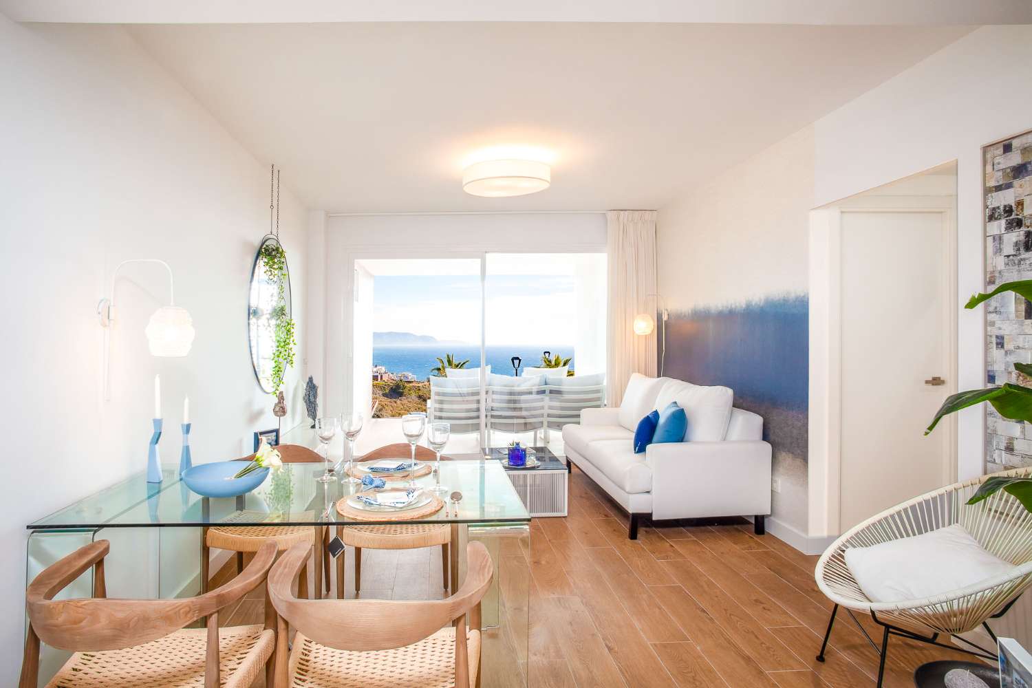 Penthouse met enorm terras met een ongelooflijk uitzicht op zee te koop op de kust van Torrox